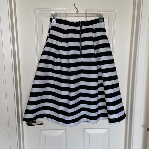 Flared skirt - Picture 2 of 2